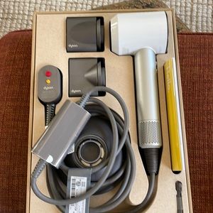 Dyson supersonic hair dryer